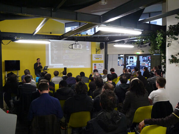 NicoPennec's tweet image. Hier soir à la @LaCNR, lors d&apos;un #DevCamp spécial JS, on a lancé #RennesJS (le User Group JavaScript de Rennes)