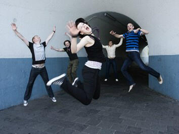 ZalencentrumKst's tweet photo. Zaterdag 20 april gezellige DANCENIGHT met PLEBZ. FIETS 'M ERIN. Entree vrije gift. Partner van KWF Kankerbestrijding http://t.co/sJP4Jfr6Iy