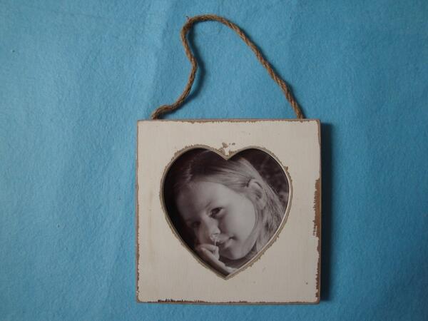Amybaba98's tweet photo. white wooden photo frame picture,sorry! http://t.co/b9vyWRWMe5
