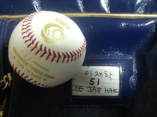 오늘의 승리는 선수들의 땀과 다이노스를 응원해 주신 많은 팬 분들이 만든 역사입니다.

오늘의 승리 구.

영원히 간직하겠습니다.