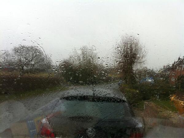 jackthebuilder1's tweet photo. Looks like me and @andrewhunt1972 r in for a wet afternoon where's @noddynorcott when it rains #wontgorusty #fraud http://t.co/RXgAH8qvFk