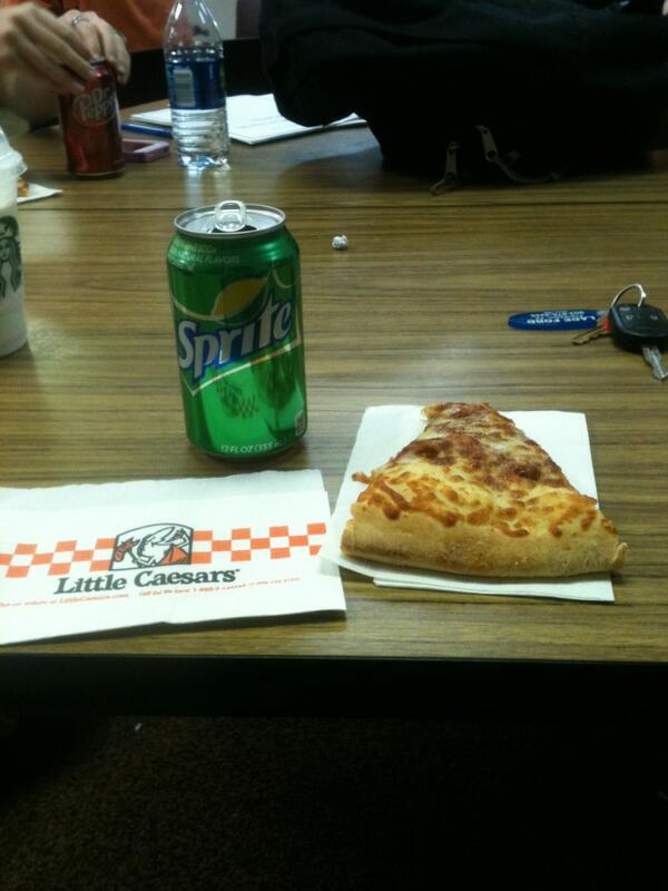 sam_nivens's tweet image. This is how college should be. #pizzainclass #free #bestteacherever