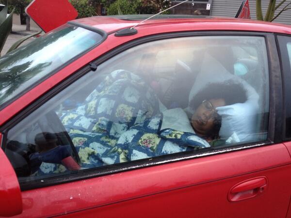 2 bedroom 0 bath 1 block from beach. Parking included.