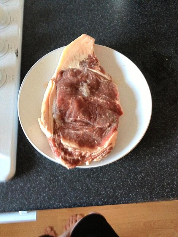 shanks_sam's tweet image. What is this!? Man vs food!? #goadamgo