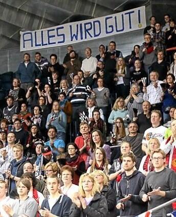 Block_M's tweet image. Block M back in action!
Bild in der @BS_Zeitung:Die Fans hatten den Leitspruch des Abends aufgehängt.#ontothenextone