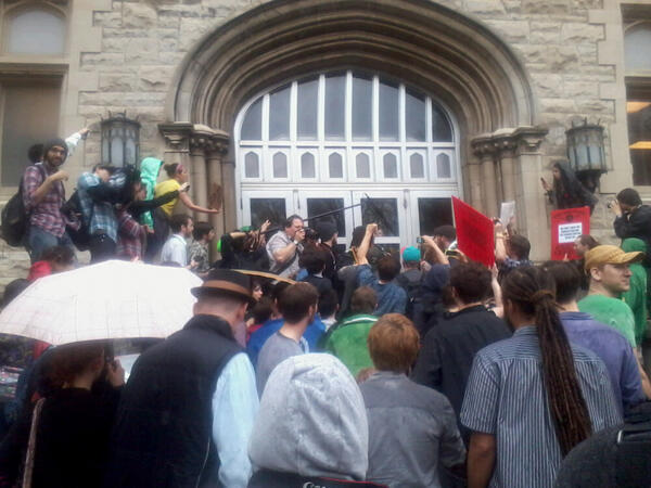 willmruzek's tweet image. Police are blocking the door #iuonstrike