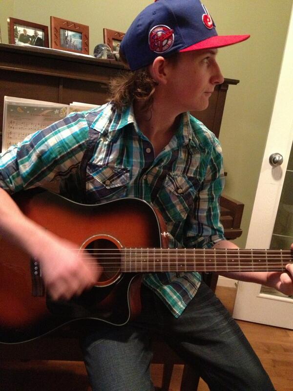 ChewProblems1's tweet image. All he needs is a fat lip #chewprobelms #redneck