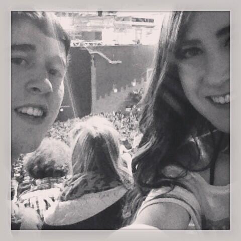 WalshBecca's tweet photo. National Sibling Day #LoveYouSmelly @A_Walsh_ http://t.co/jKY4avt6Ve