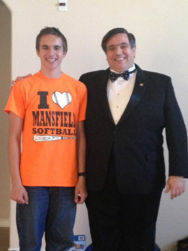 wtbradley's tweet photo. Why yes, Austin's birthday *IS* a formal occasion. http://t.co/dc2ZgbP4ZW