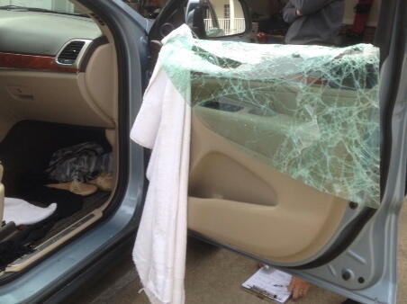 TriciaLucas's tweet image. What #O2Fitness won't tell you. Beware members. Look what happened to my car in the parking lot. Stolen laptop.