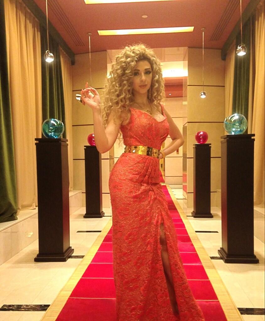 بالصور ميريام فارس تتألق في فستان احمر بحفل زفاف بالدوحة 2013 BHmbvn3CUAECWRa.jpg:large