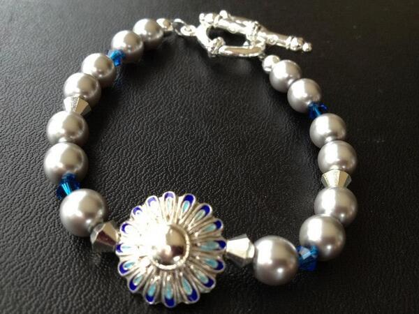 TrulyIrishCraft's tweet photo. Anyone going out this weekend? Visit our Facebook page and have a peak at our fabulous selection of jewellery. http://t.co/Mq4pEtCLg1