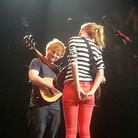 TSwiftNZ's tweet photo. Ed and Taylor being adorable last night #REDMiami http://t.co/70Z4rhOYfa