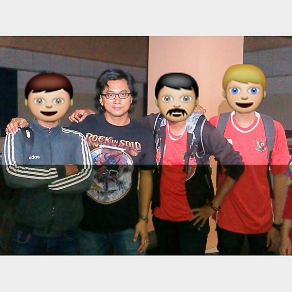 RiversidePict's tweet photo. Riverside crew with Andi Bachtiar Yusuf on "Hari Ini Pasti Menang" premiere at Samarinda http://t.co/HLEKHEHcSb