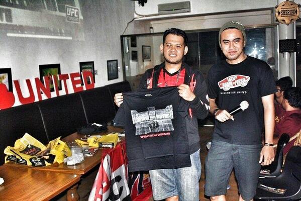 IndoManUtd_SRBY's tweet image. Wayah buyaran bagi2 doorprize maneh, iki sing beruntung oleh kaos teko @Leaf_Project