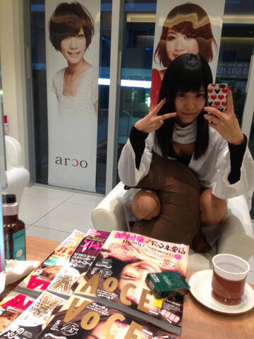 髪切った。長さ変えてないけど。すっぴんでごめんなさーい(&acute;･&omega;･｀) http://t.co/kEBuJ57qfE