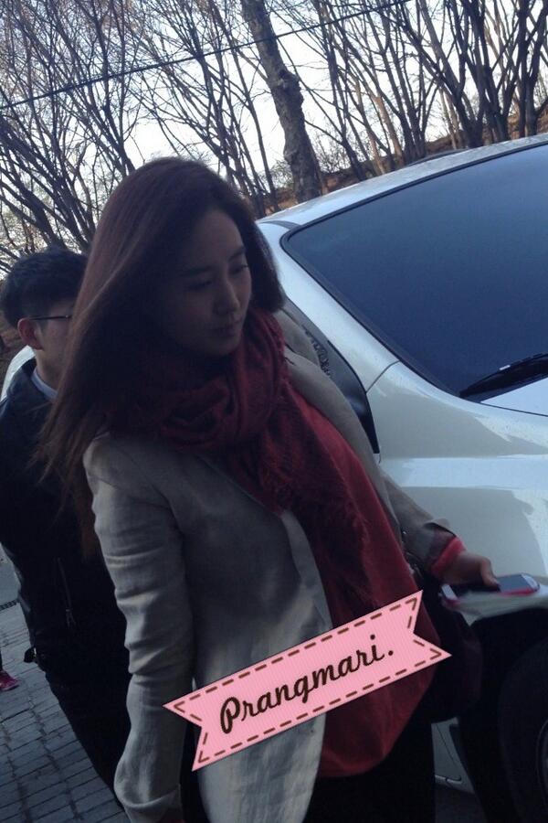 [PIC][12-04-2013]YoonA và Yuri xuất hiện tại toà nhà "SMTOWN" vào hôm nay BHo22VjCIAAtqWR