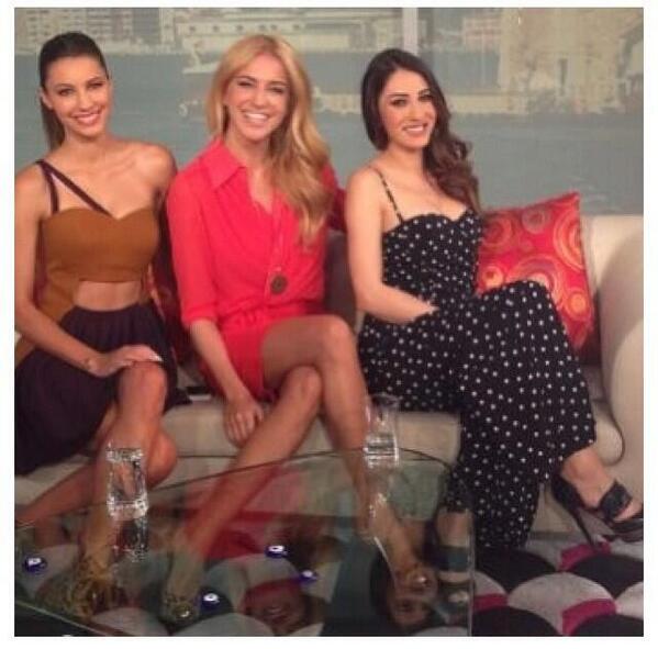 BurcuWorld's tweet photo. Burcu Esmersoy'un programda giydiği gömlegi http://t.co/qiA5agzm4T  'da bulabilirsiniz. @besmersoy http://t.co/Un7U73DTAz