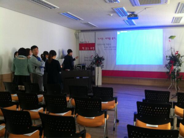 지금 청천도서관에서는 책읽는부평선포식 리허설이 한창이에요~^^*