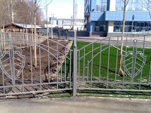 RT <a href="/ShineHedgehog/">Маратка</a>: Страну по картинке уже сто раз угадывали, угадайте теперь, где МВД и где Университет культуры?
