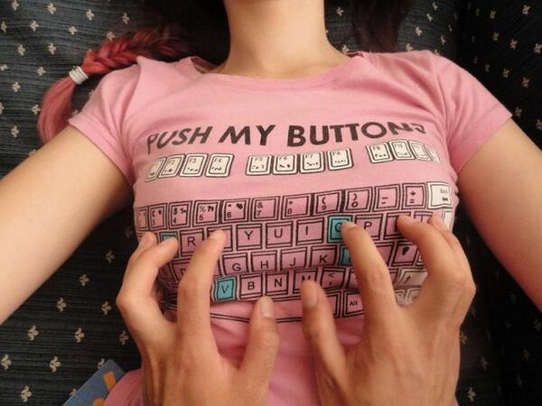 LaraTinelli's tweet photo. RT by @fraselandia2012 El mejor teclado. http://t.co/Mv08BpmQLo