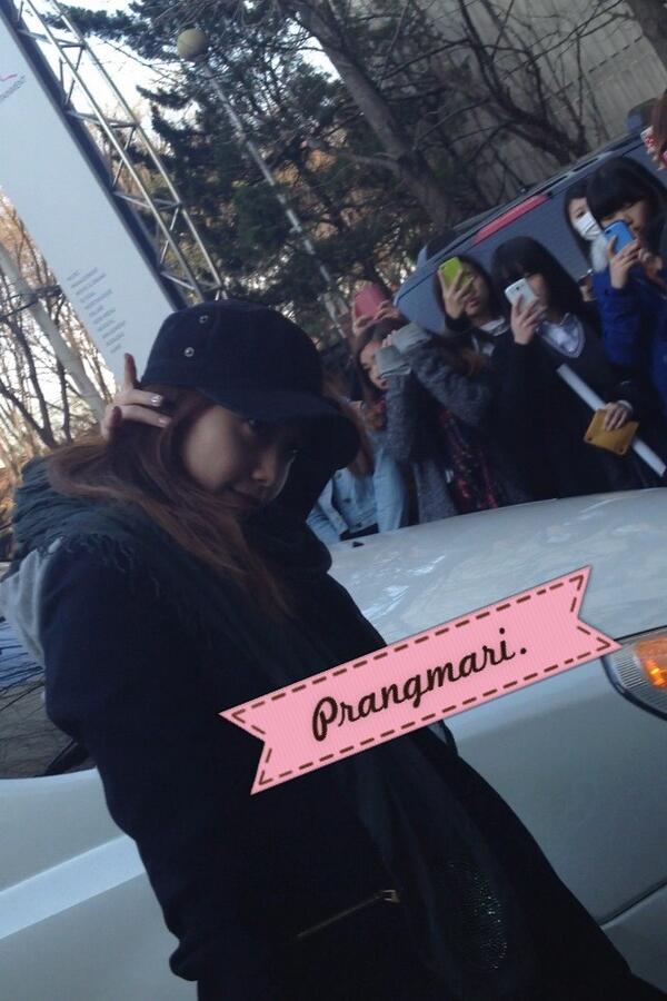 [PIC][12-04-2013]YoonA và Yuri xuất hiện tại toà nhà "SMTOWN" vào hôm nay BHouSKHCIAEVylI