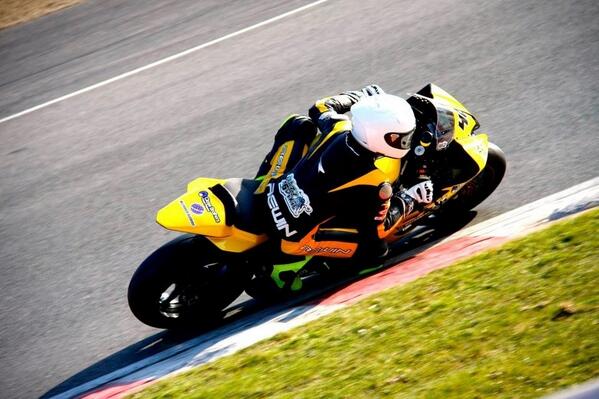 RewinUK's tweet photo. @DixonJake looking good in his @RewinUK leathers 🏁🏆🏁 http://t.co/qRRg6C55jK