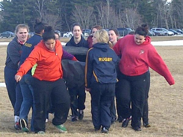 HerPulamooRugby's tweet image. This is #teamwork. #ohana #forwardpack #rugbypractice @RugbyDiehards @RugbyGrlProbs