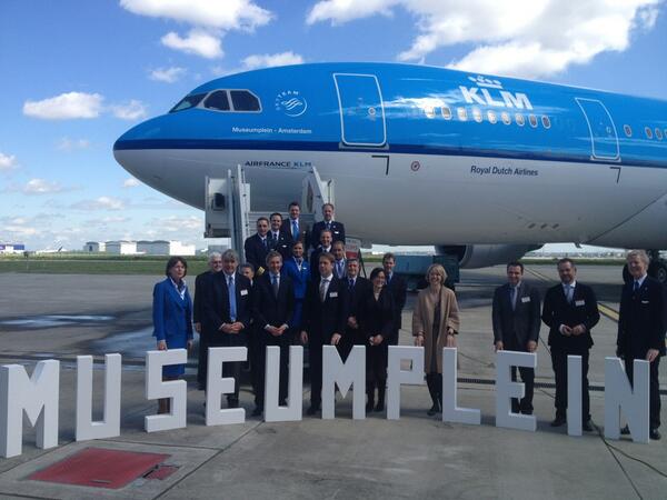 marijevdpas's tweet photo. Namegiving @Toulouse New A330 #Museumplein Thanks 
@KLM with @RCO_live @ConcertgebouwNV en @vangoghmuseum http://t.co/w5UWjx25oH