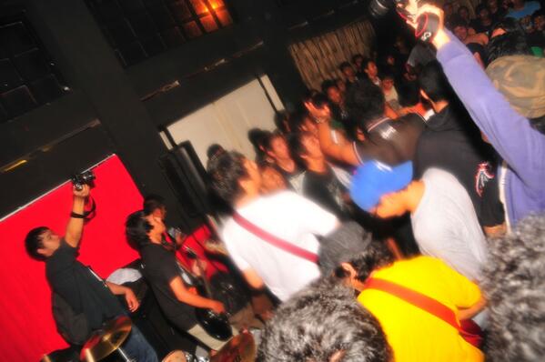 Ini ada Under Serious Attack yg digawangi oleh wildan, teddy, nizar, randy , julius. Their sounds like Set your goals