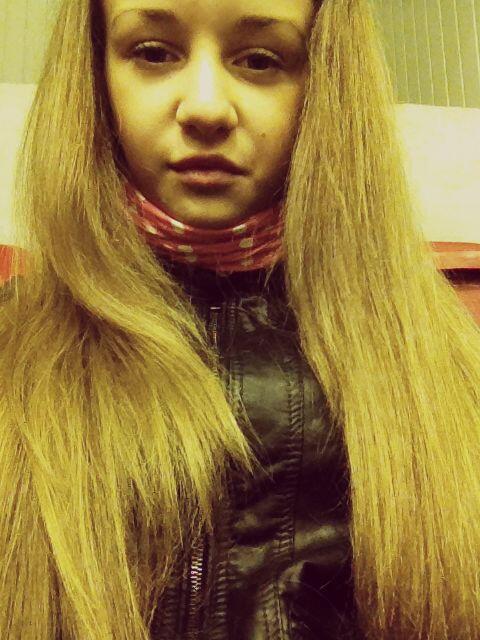 skylerhagler's tweet photo. на хоккей оч круто сходили, отрывались как могли http://t.co/jy5uhd7vBx
