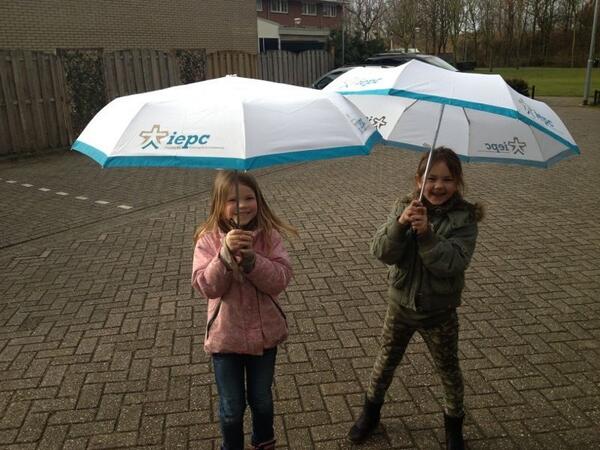 EdwinIEPC's tweet photo. Onze paraplu voor elke doelgroep geschikt!!! #waarisdezomer http://t.co/8b2YLX5KRO