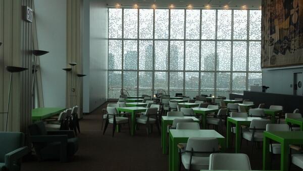 innercitypress's tweet photo. ICP's told @RemKoolhaas designed renovated #UN #DelegatesLounge, Dutch funded, h/t CPM for "scoop" http://t.co/y2IGQ1tuZr