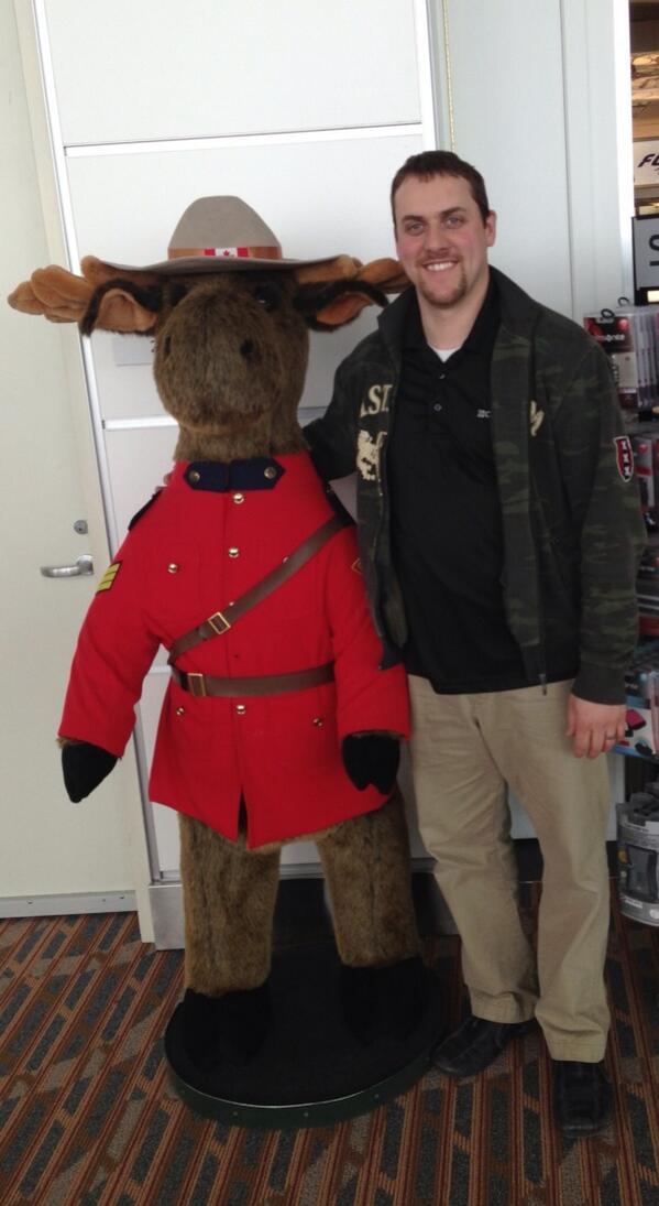 MMooner79's tweet photo. Canada Roadshow!  Off to a great start. #chiefroadshow http://t.co/8Sp77xYV4y