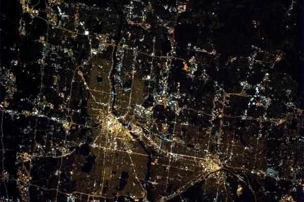 Cmdr_Hadfield's tweet image. Twin cities, so close that they are one. St Paul and Minneapolis, USA.