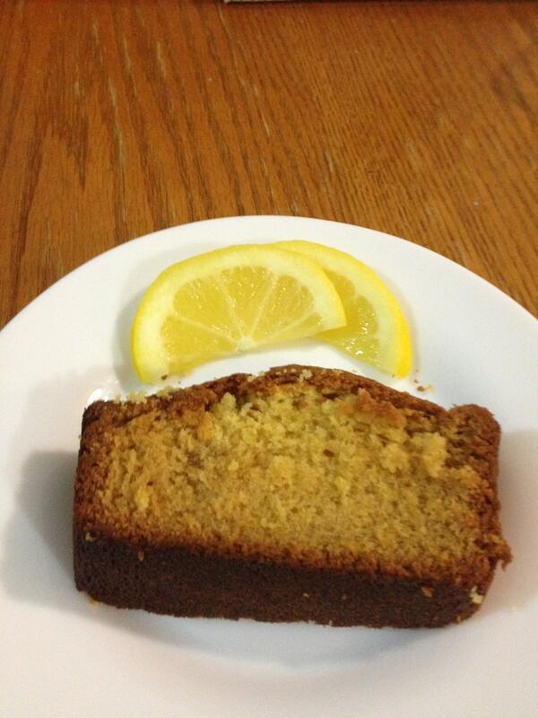 WeilingY's tweet photo. #vitadolce #lemonloaf @emilyychann http://t.co/0OirFWW5ys