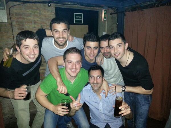 llribera's tweet photo. Ep! Que torna a estar de moda la plaça del Sol #laserradora #figueresnight http://t.co/kAOTGQOTpZ
