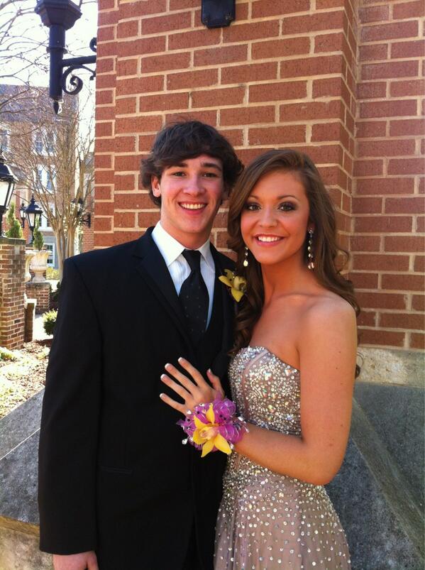 lhm64's tweet photo. Prom #2 http://t.co/7XMBZXFOfA