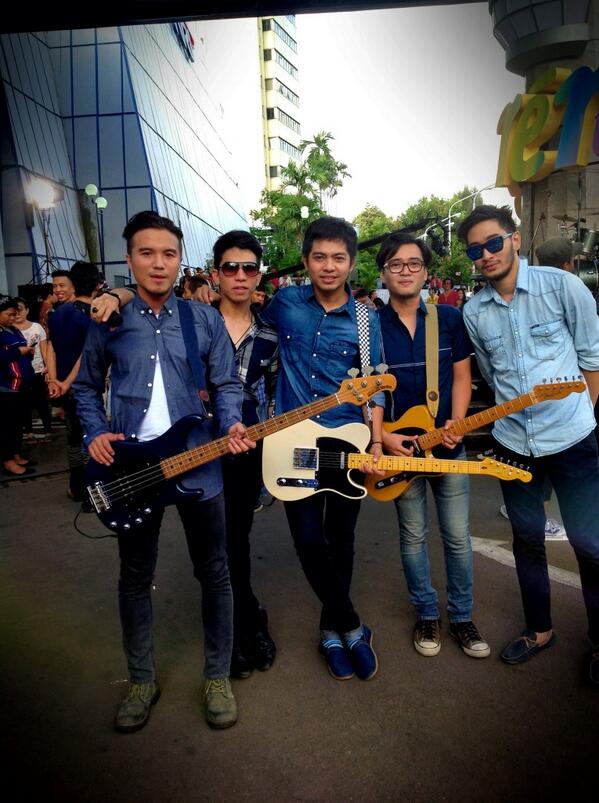 rosaliachika's tweet photo. Miss you guys!!RT @ade_govinda: Semangat guys.. Masih banyak mimpi kita yg belum tercapai :) http://t.co/Lj41PPWEGG