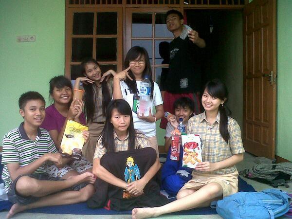 AnVercelli's tweet photo. At Mrs. Lin house http://t.co/8VtSGX6Hhp