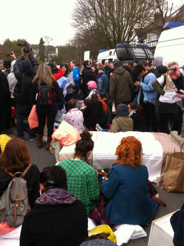21CHomeFront's tweet photo. #bedroomtax #ukuncut http://t.co/ocGAe9ZayT