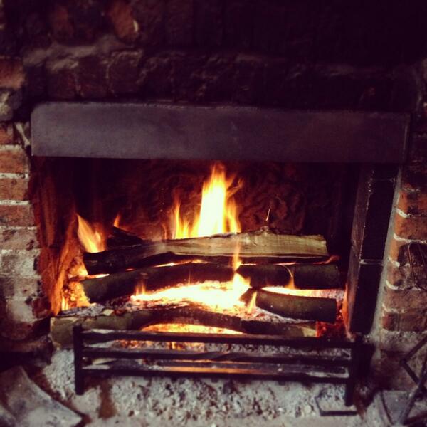 theblackboy_pub's tweet photo. Real time fire updates as and when they happen! Keeping Winchester warn when it's miserable outside #rainyday http://t.co/wAgW9dXpp1