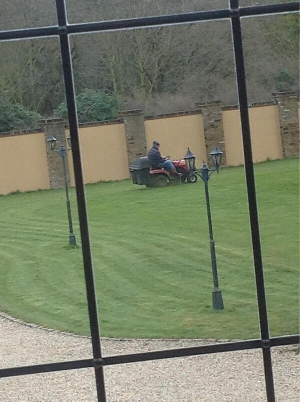 Amelia_Lou_Cans's tweet image. Yo Grampy. I&apos;m trying to sleep. #noisepolution