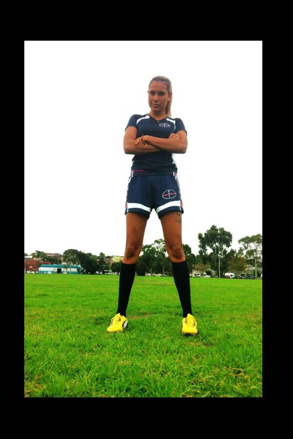 EmmaMacNeill's tweet photo. Having an amazing time at this years national rugby 7s #sydney repping #melbournerebels carve up http://t.co/rJ00lUGg00