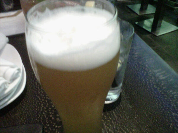 cundellshan's tweet photo. Stop 1...#beer and apps @RealSports http://t.co/iEqeXDSsPc