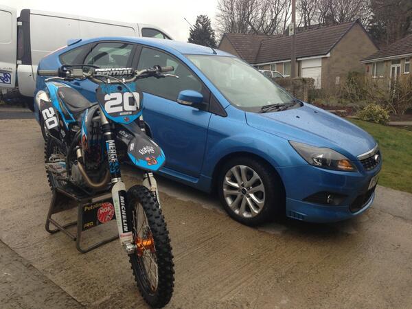 warbosbread's tweet image. Not sure how I'm gonna fit this in my mums car. #brokenvan #fml #scottsnationals