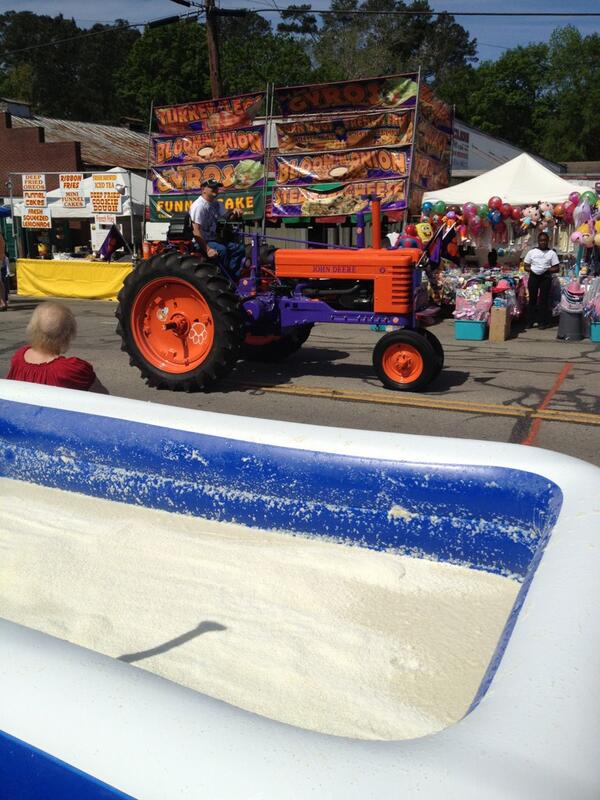 reshmasshah's tweet photo. Quaker World Grits Festival in South Carolina!! @Quaker #rollinthegrits http://t.co/2TFludb9dE
