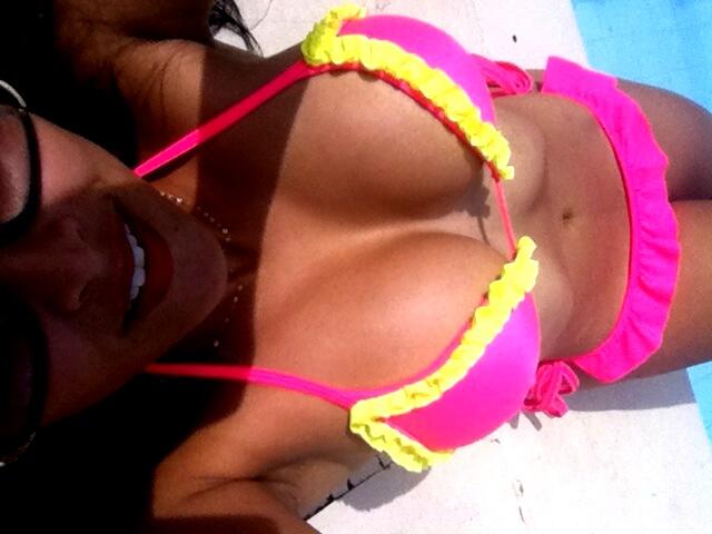 vamos votar!!! http://t.co/nJe6AnJCik http://t.co/1yycRLwTtC<a href="/tag/redebbb"class="tags"><span>#redebbb</span></a><a href="/tag/bbb20"class="tags"><span>#bbb20</span></a>