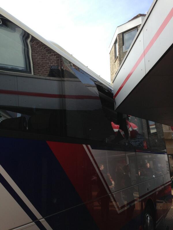FredDuijnstee's tweet photo. Bus te lang voor #hoekbadstraat @katwijk. http://t.co/HS7rZMr24q