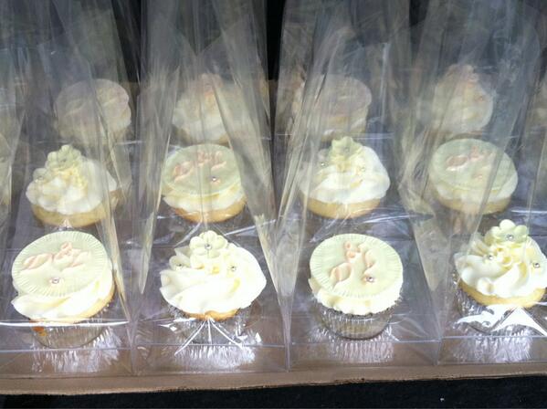 Cake_Co_'s tweet image. Wedding favour cupcakes! Hopefully the rain holds off for the happy couple!